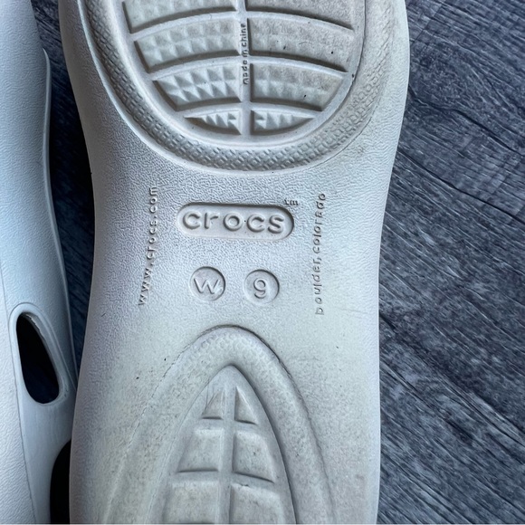 Crocs slip on sandals ivory size 9 - Picture 7 of 9